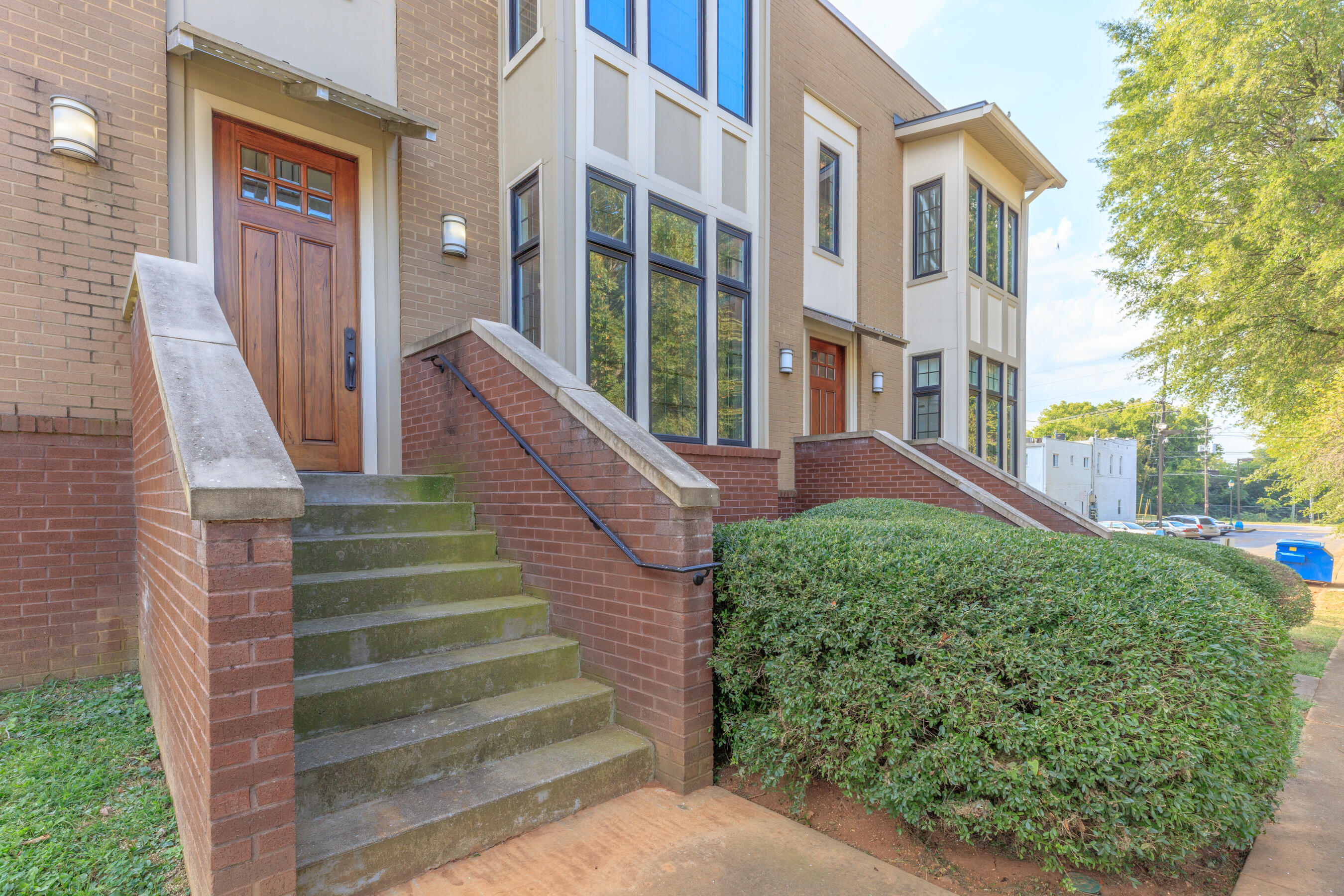 913 Wall Street Chattanooga, TN 37403 - Photo 2 of 24 917 & 913 Wall Street HD-18