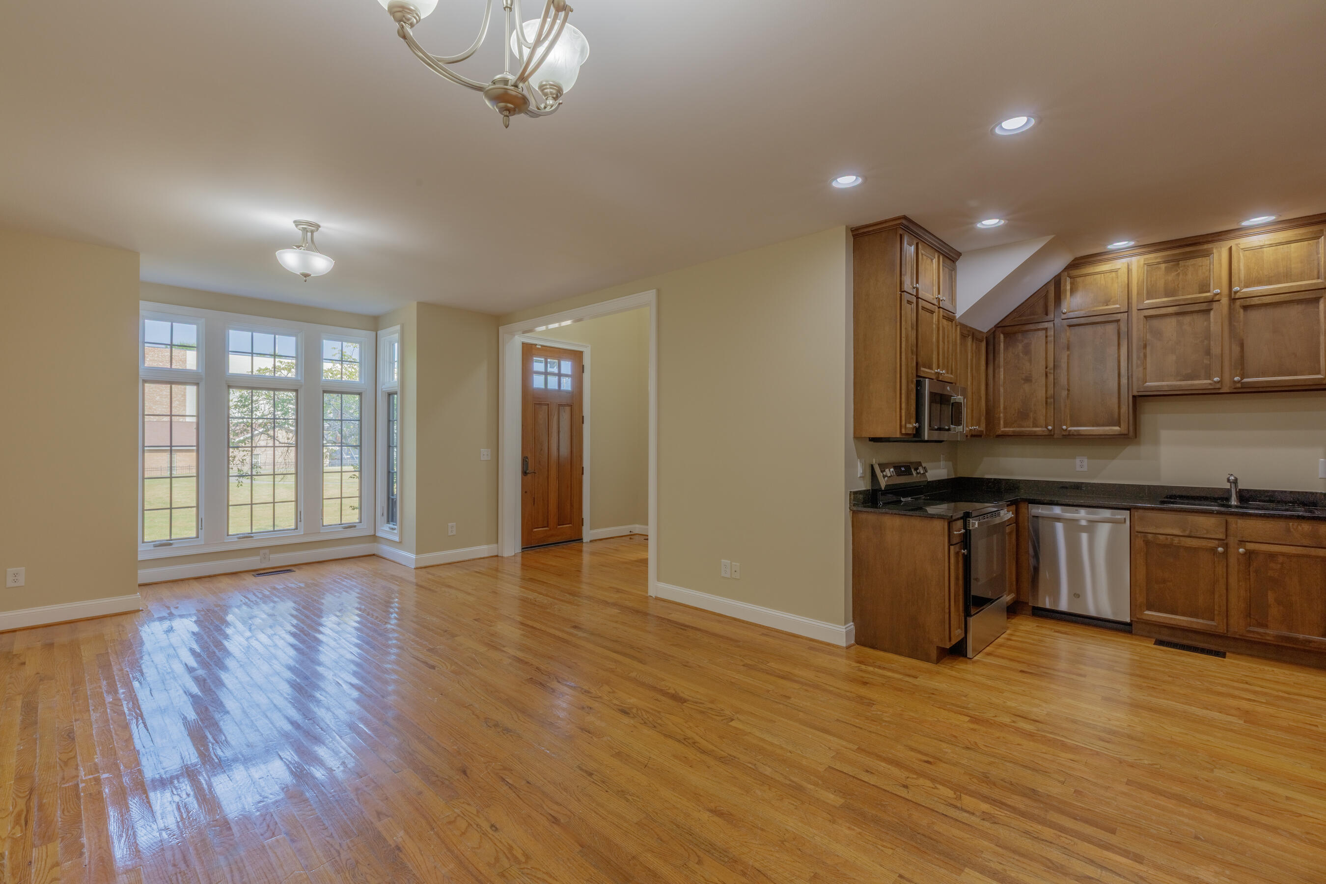 913 Wall Street Chattanooga, TN 37403 - Photo 4 of 24 917 & 913 Wall Street HD-24