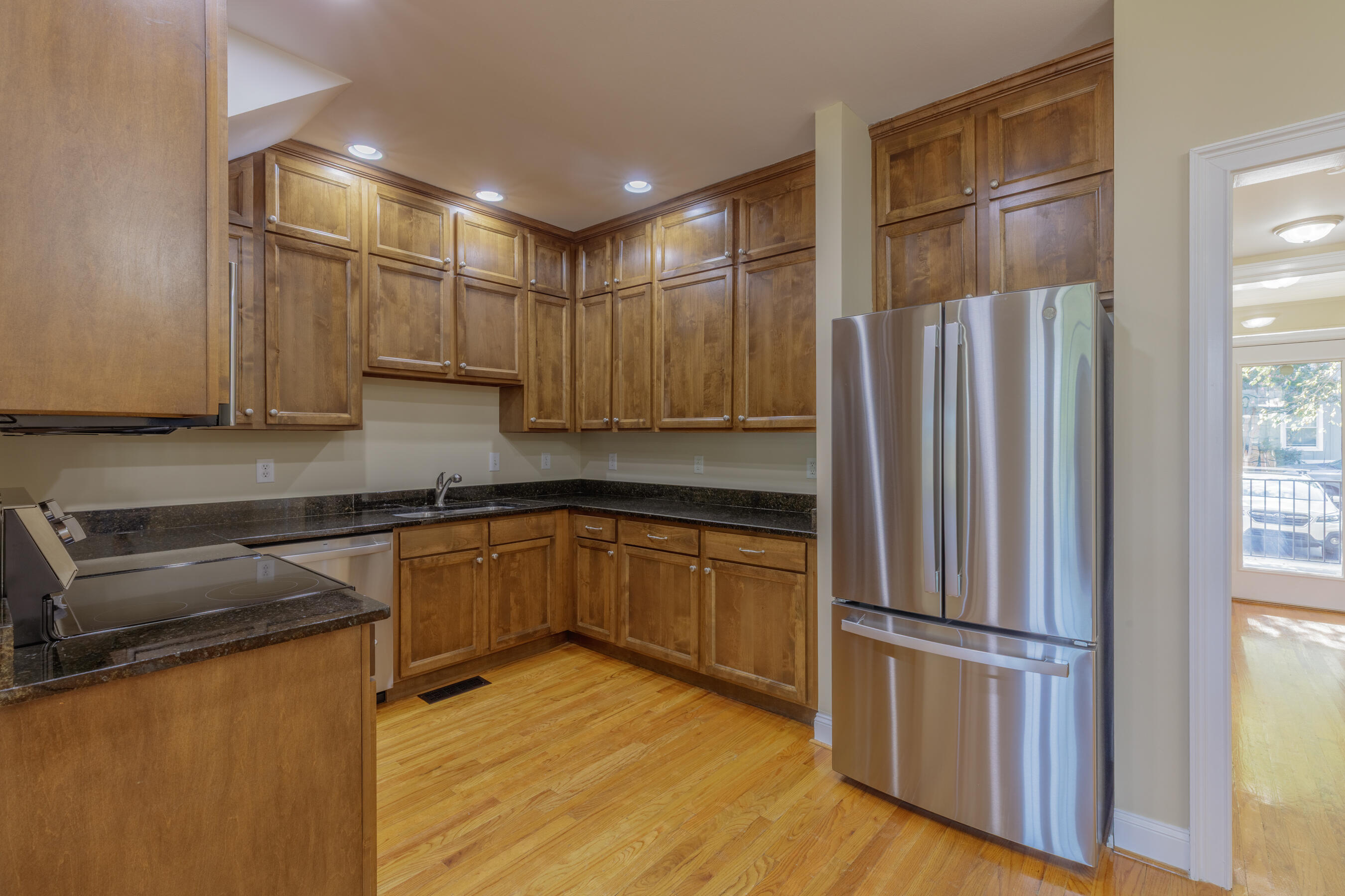 913 Wall Street Chattanooga, TN 37403 - Photo 5 of 24 917 & 913 Wall Street HD-25