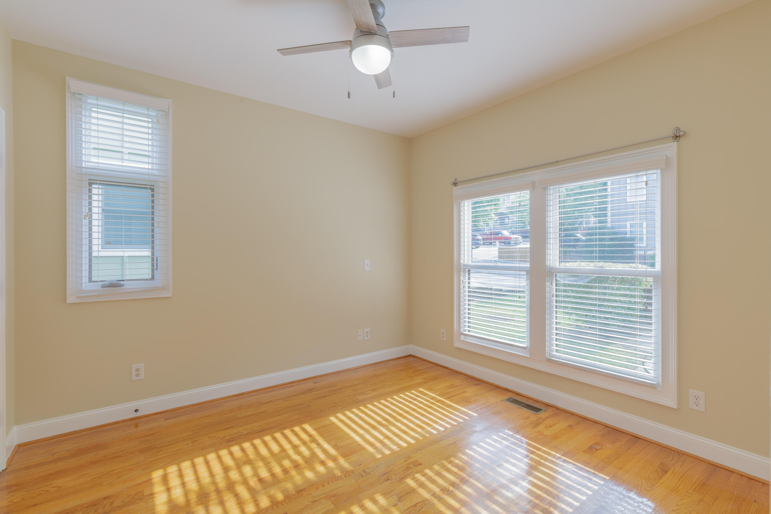 913 Wall Street Chattanooga, TN 37403 - Photo 7 of 24 917 & 913 Wall Street HD-20