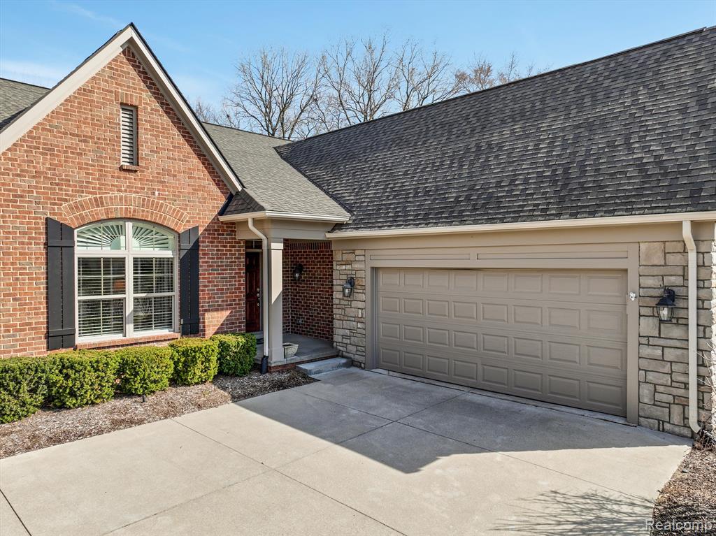 4617 Oakhurst Ridge Road Clarkston, MI 48348 - Photo 3 of 39