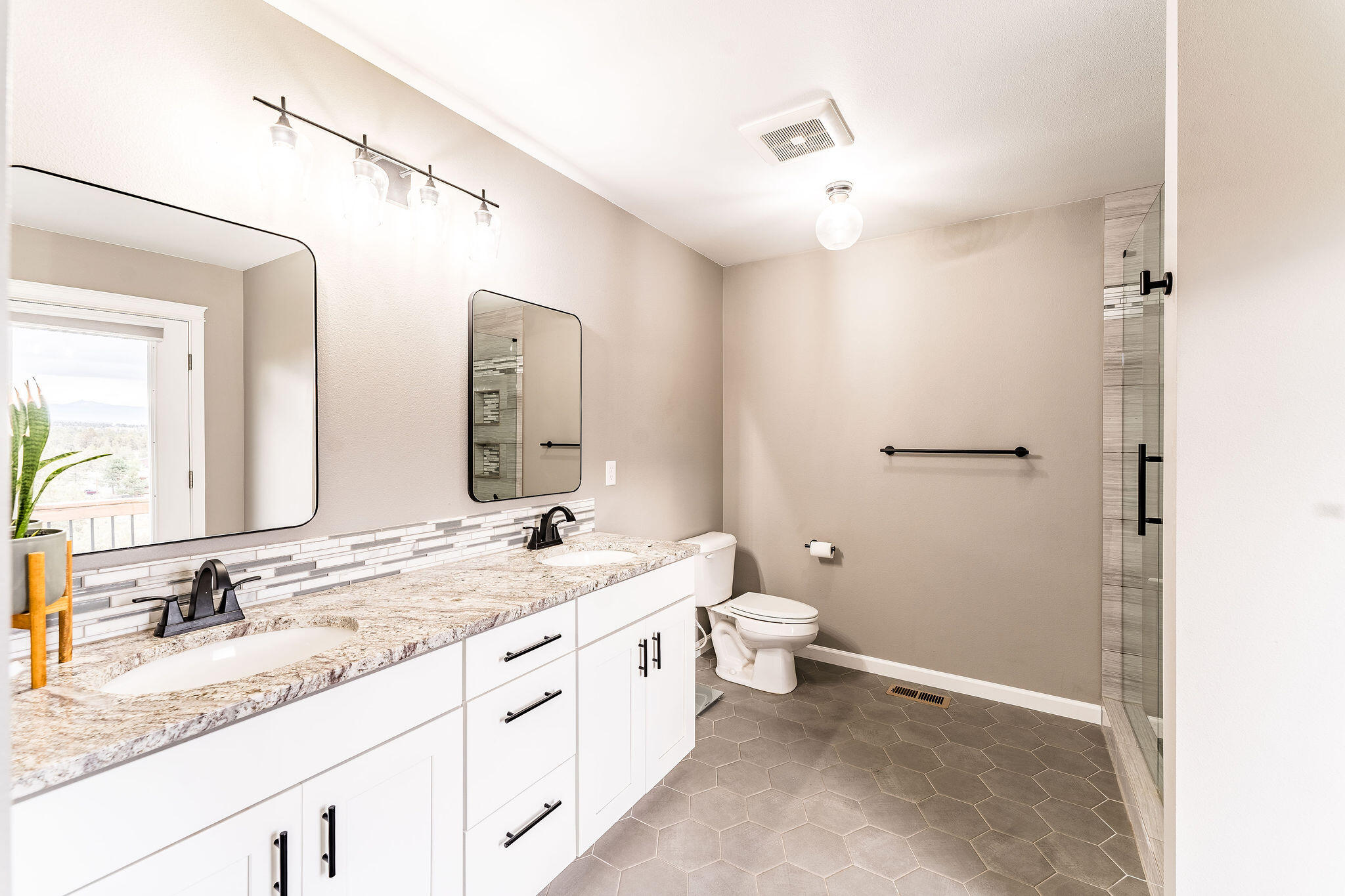 6515 Southwest Groundhog Road Terrebonne, OR 97760 - Photo 12 of 45 AlpenglowPhoto-18