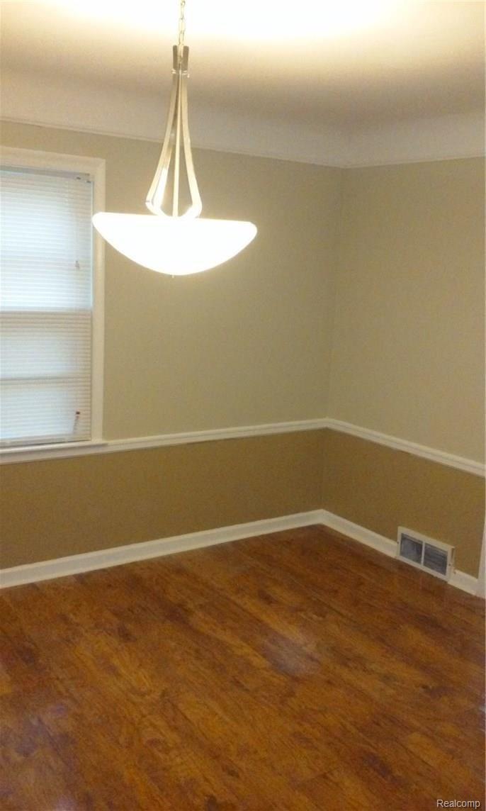 16773 Sunderland Road Detroit, MI 48219 - Photo 8 of 27 Dine in room2.jpg