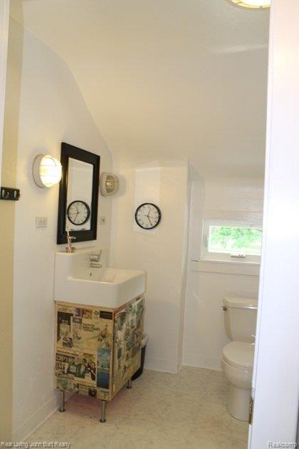 1483 Haines Road Lapeer, MI 48446 - Photo 22 of 23 Upstairs Full Bath.jpg