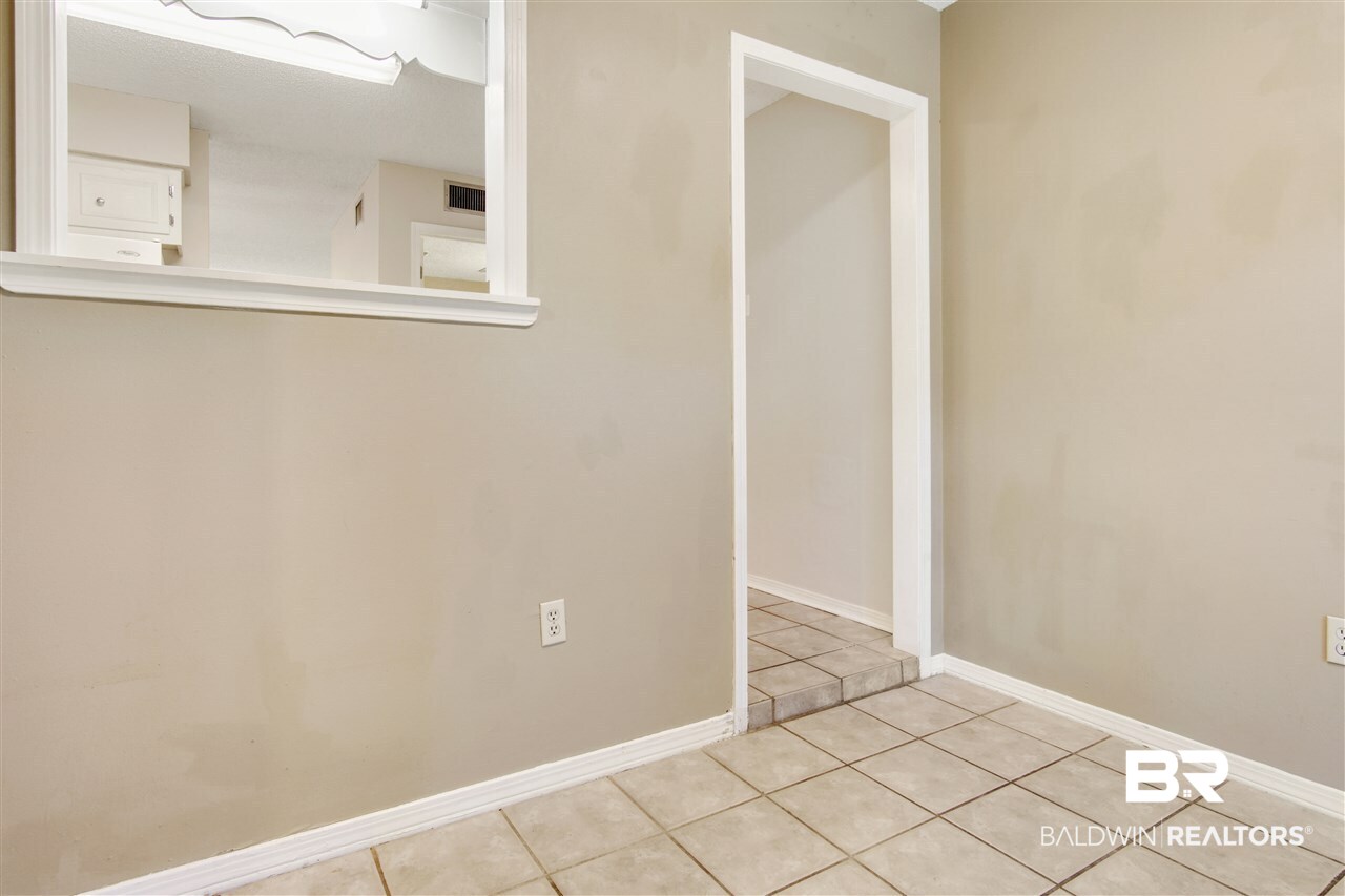 954 Dickenson Avenue Mobile, AL 36609 - Photo 12 of 26