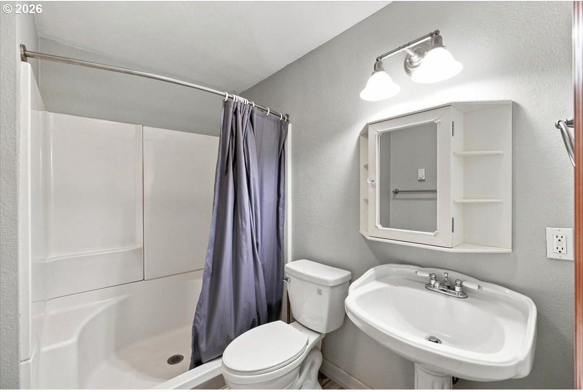 25128 Lawrence Road Junction City, OR 97448 - Photo 21 of 28 Gallery Image 21