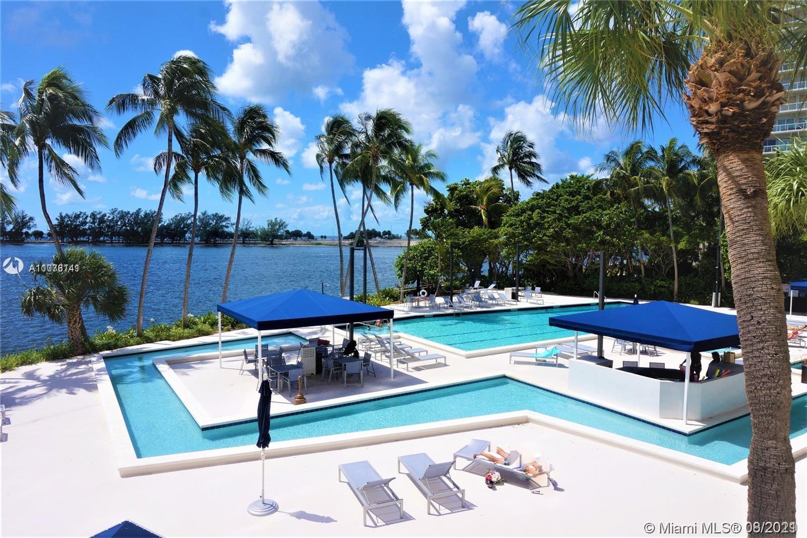 2333 Brickell Avenue, Unit 1406 Miami, FL 33129 - Photo 25 of 38 a view of a backyard with a sitting area