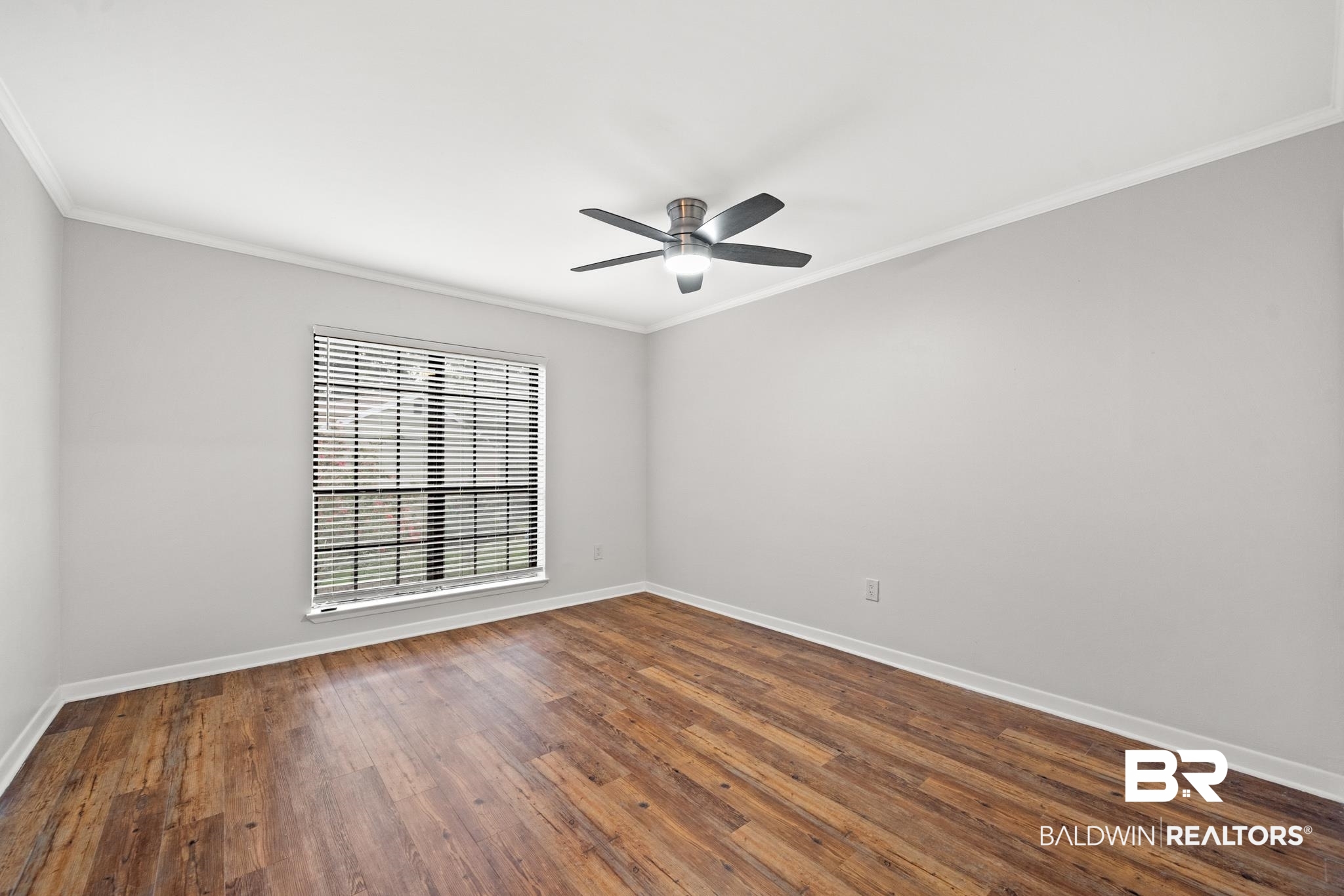 2901 Grant Street, Unit 802 Mobile, AL 36606 - Photo 17 of 37 Empty room featuring ornamental molding, ceiling fan, and hardwood / wood-style floors