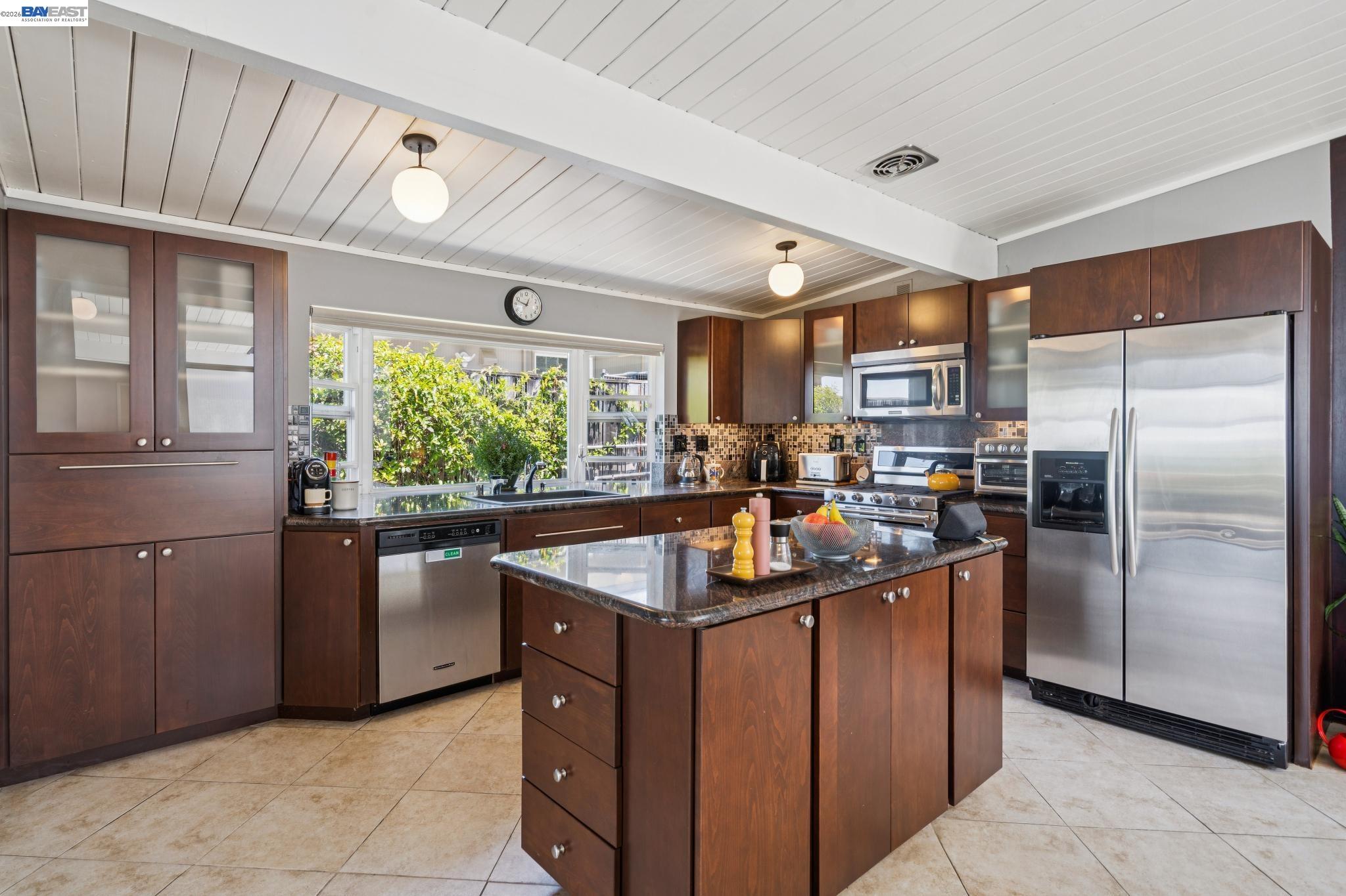 5842 Highwood Road Castro Valley, CA 94552 - Photo 18 of 93