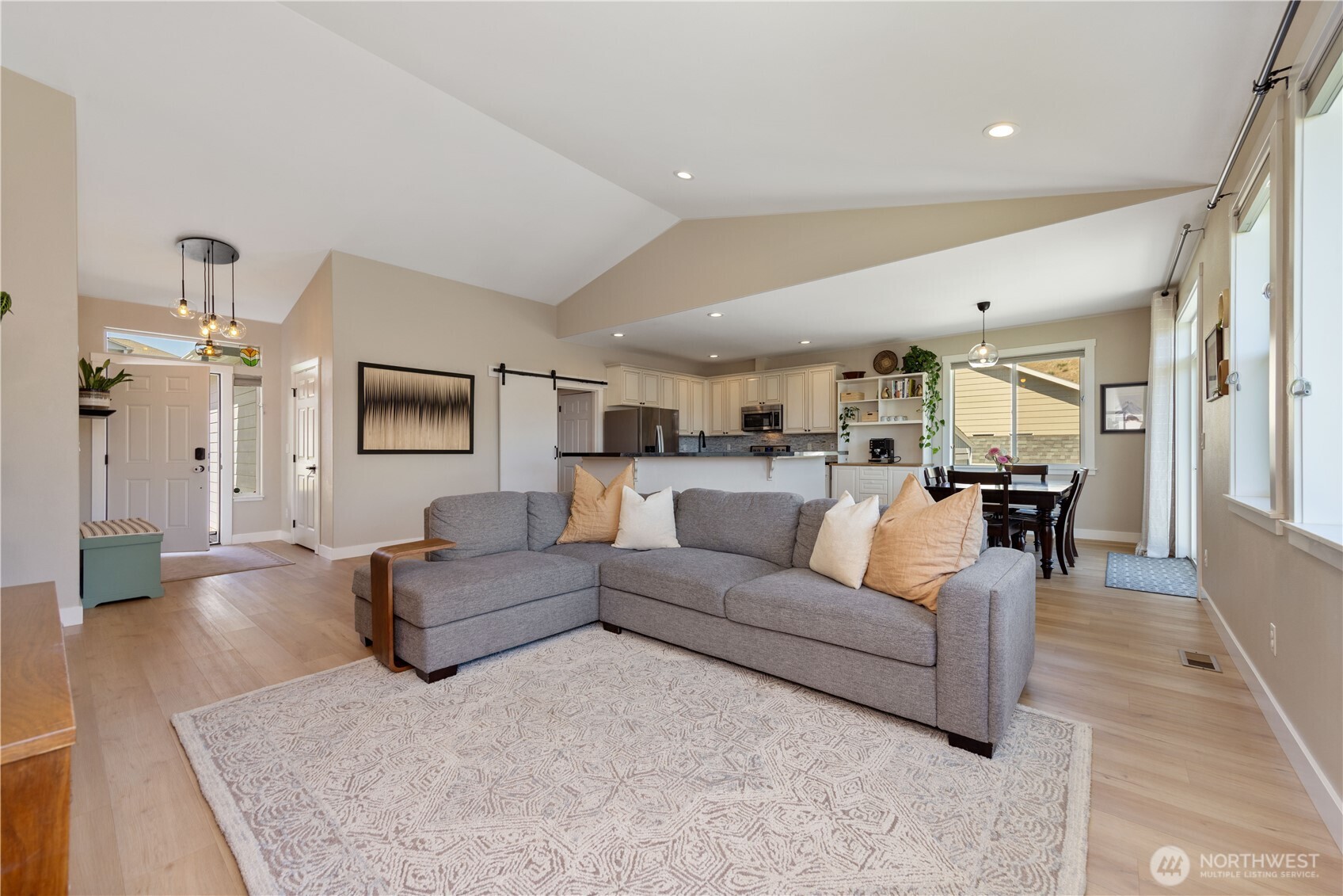 452 Spring View Place Chelan, WA 98816 - Photo 7 of 38 Gallery Image 7
