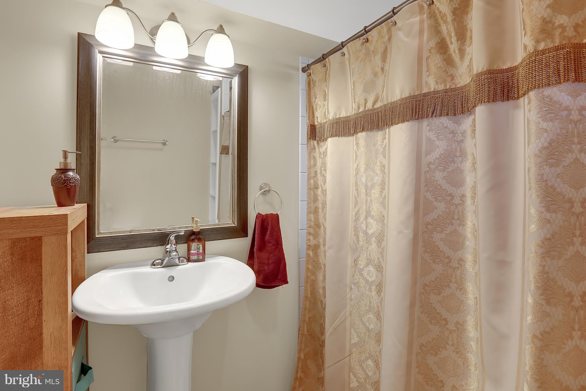 248 Wendover Road Pasadena, MD 21122 - Photo 21 of 30 Hall Bath