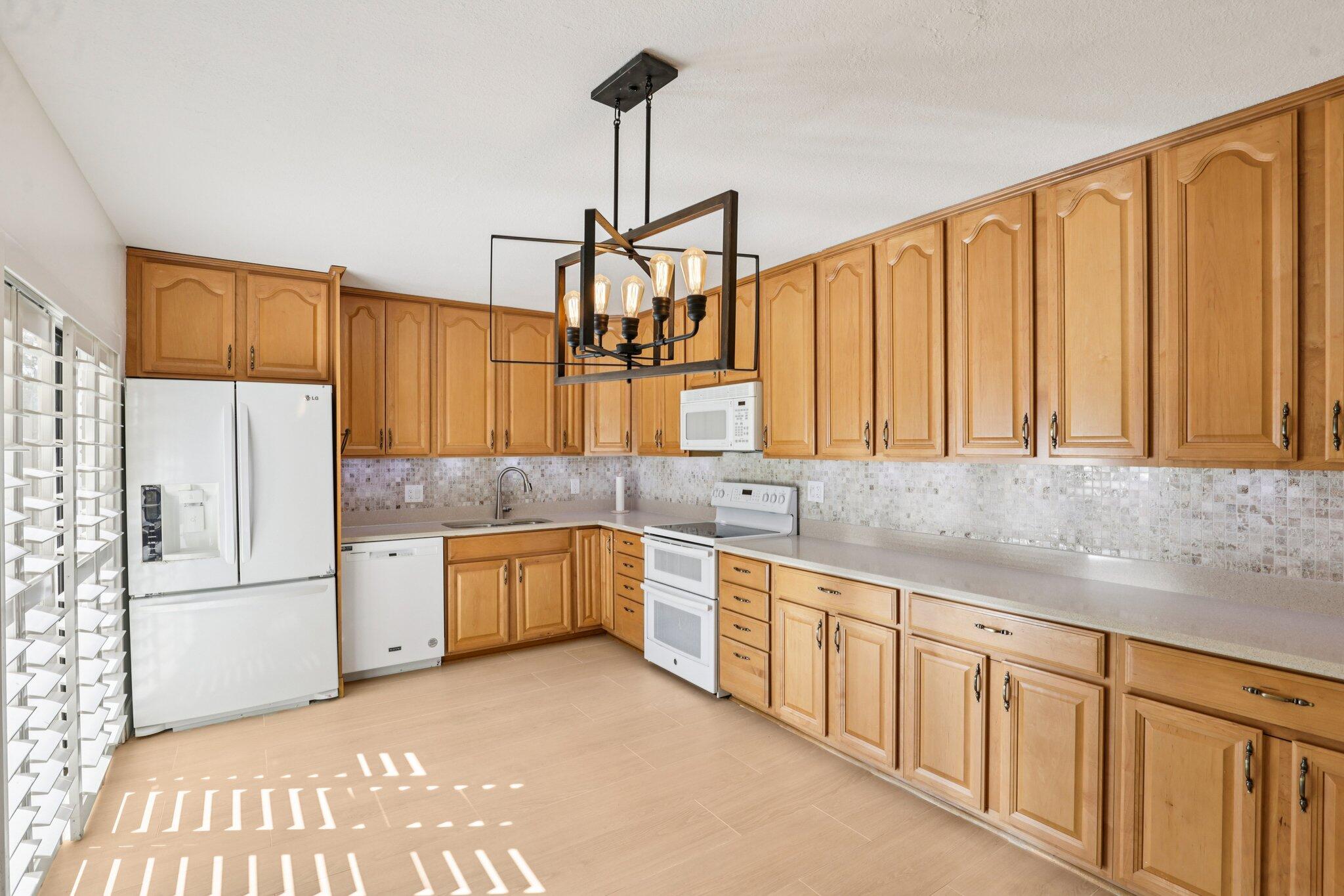 2911 Southwest 22nd Circle, Unit 37B Delray Beach, FL 33445 - Photo 11 of 28 16-web-or-mls-SW 22nd Cir-S0303-016
