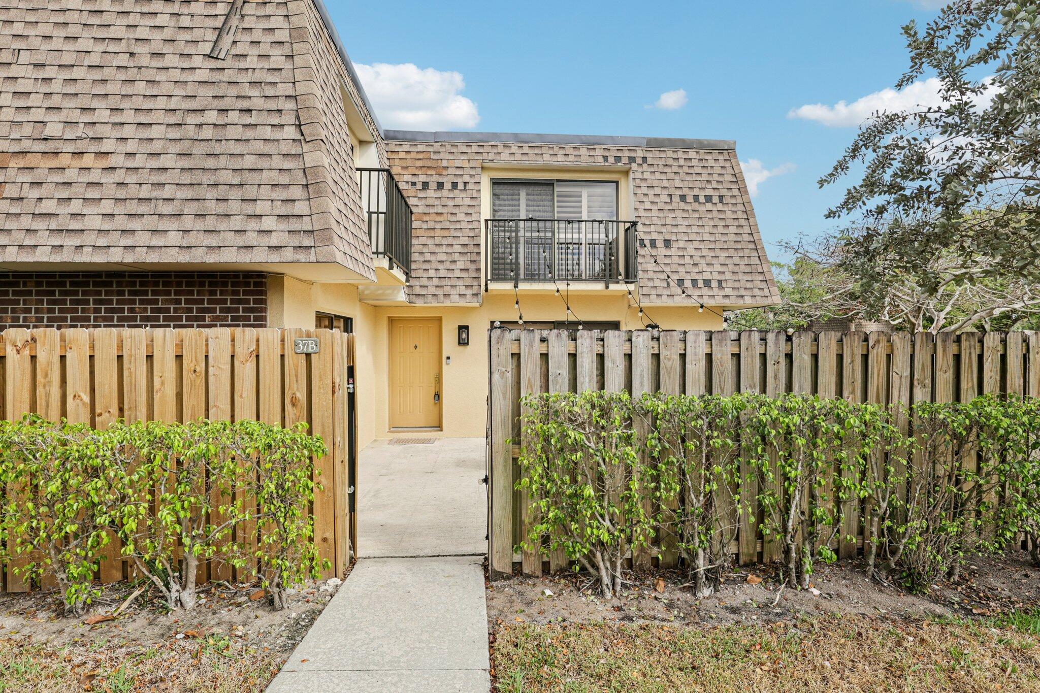 2911 Southwest 22nd Circle, Unit 37B Delray Beach, FL 33445 - Photo 2 of 28 1-web-or-mls-SW 22nd Cir-S0303-001