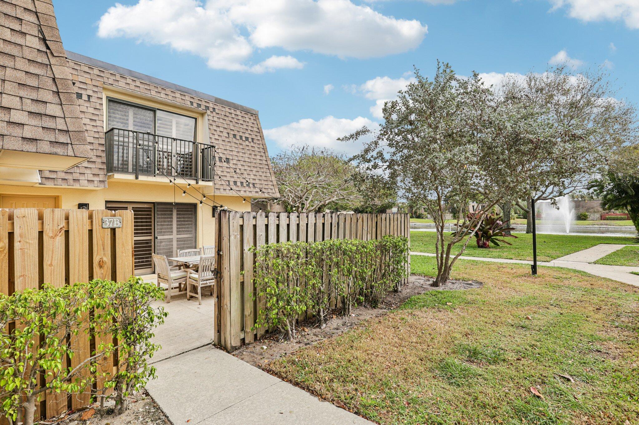 2911 Southwest 22nd Circle, Unit 37B Delray Beach, FL 33445 - Photo 3 of 28 3-web-or-mls-SW 22nd Cir-S0303-003