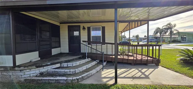 a view of an empty room with a ceiling fan