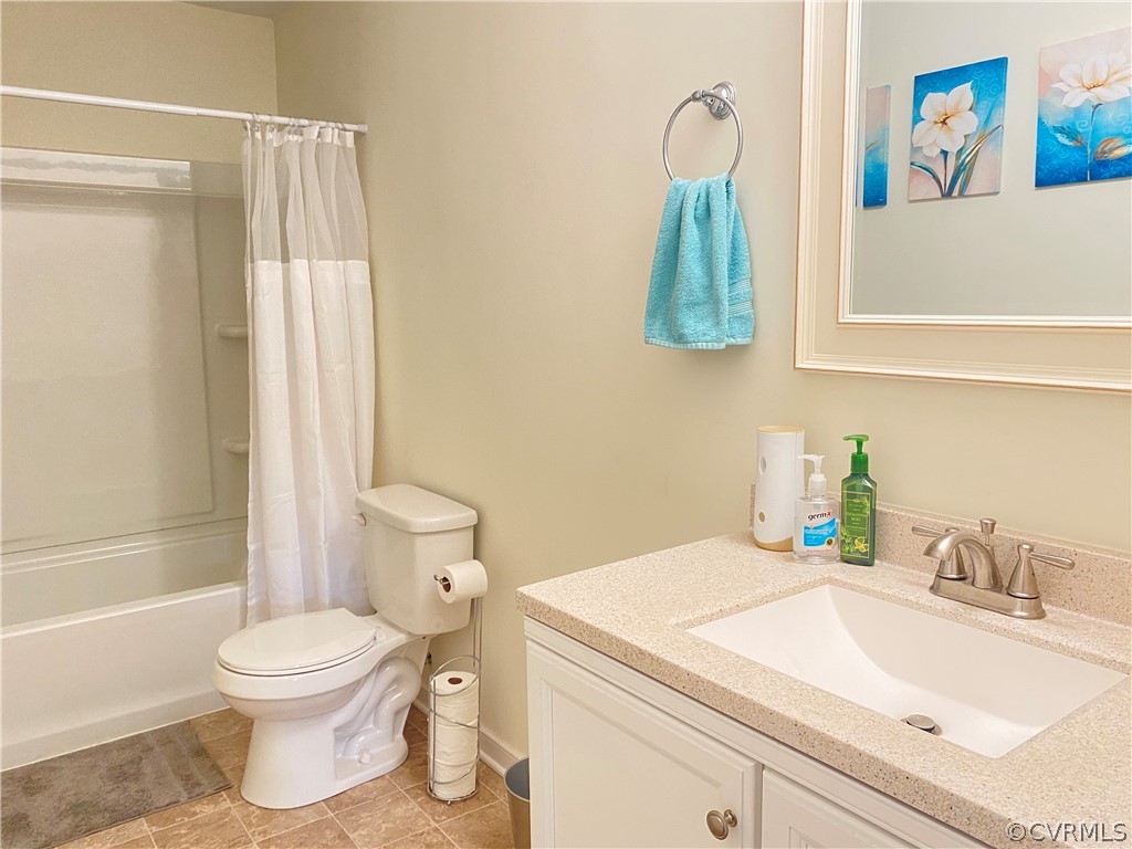 8691 Strath Road Henrico, VA 23231 - Photo 22 of 30 Hall bath