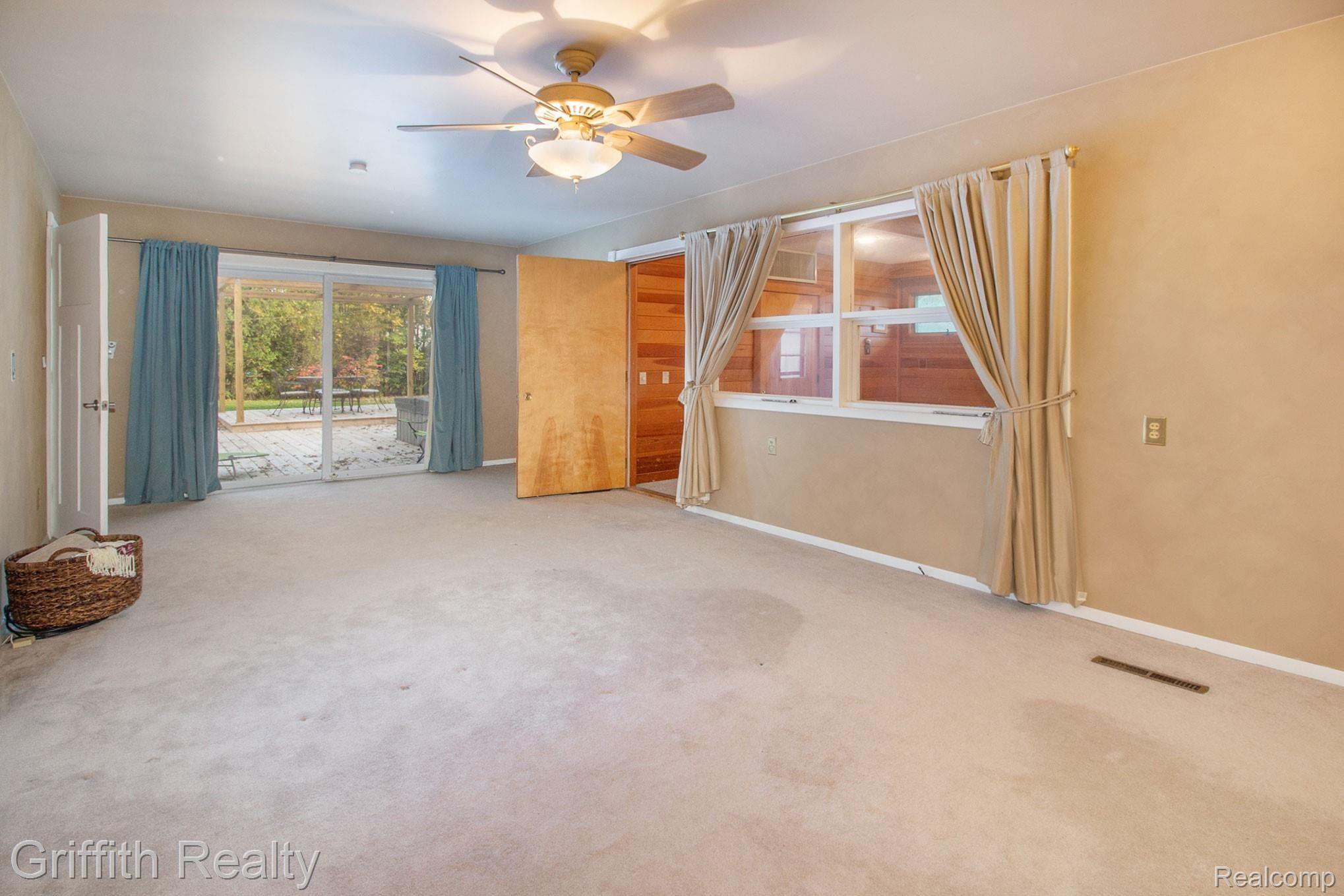 333 Inverness Street Howell, MI 48843 - Photo 15 of 22 Master bedroom 2.jpg