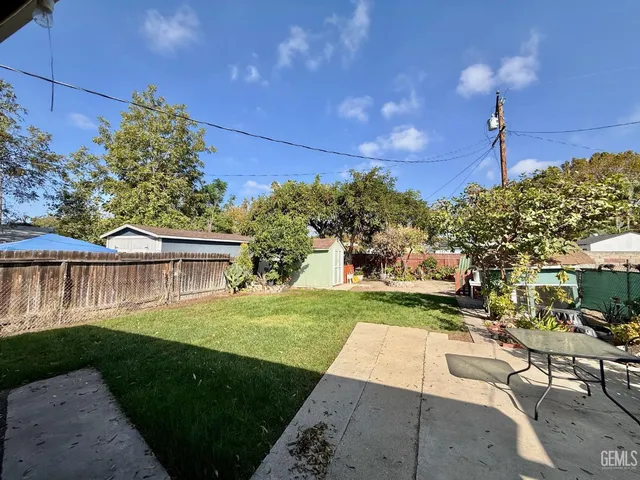 a view of a backyard with sitting area