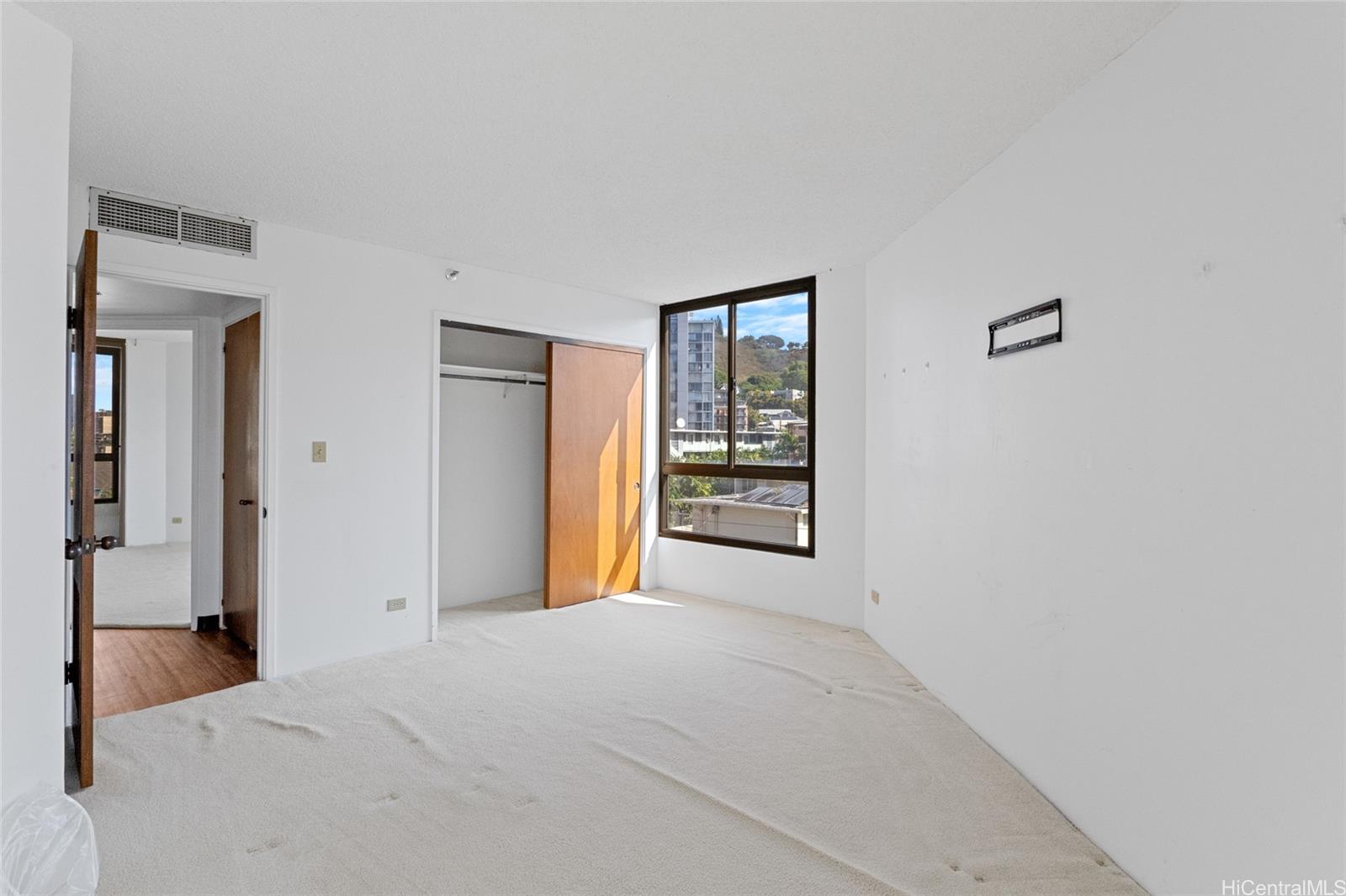 1040 Lunalilo Street, Unit 706 Honolulu, HI 96822 - Photo 12 of 18