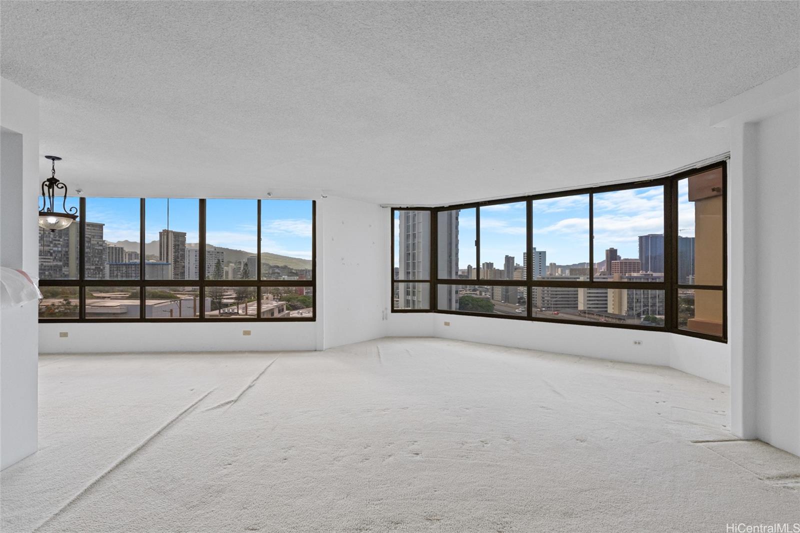 1040 Lunalilo Street, Unit 706 Honolulu, HI 96822 - Photo 2 of 18