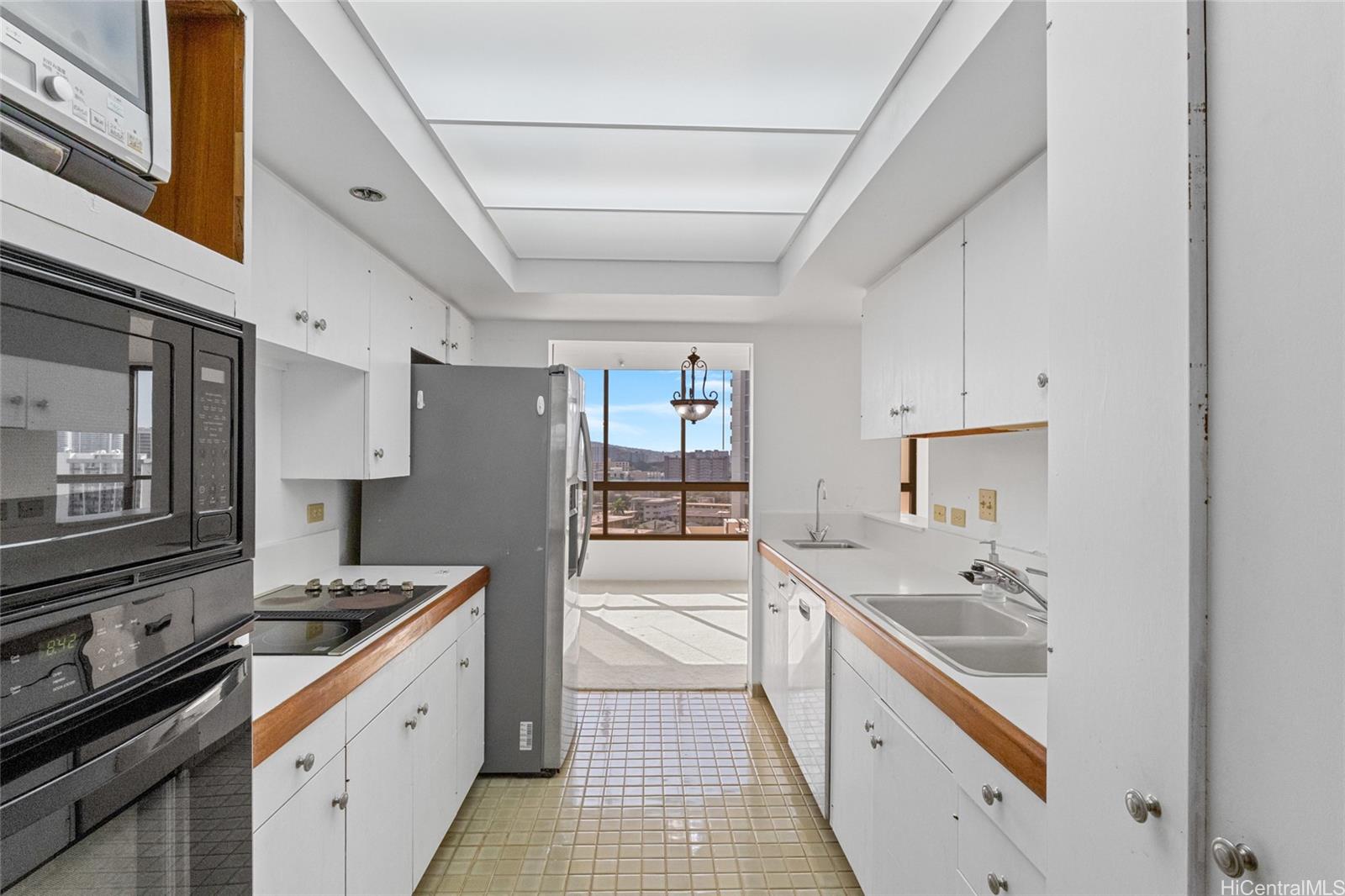 1040 Lunalilo Street, Unit 706 Honolulu, HI 96822 - Photo 5 of 18