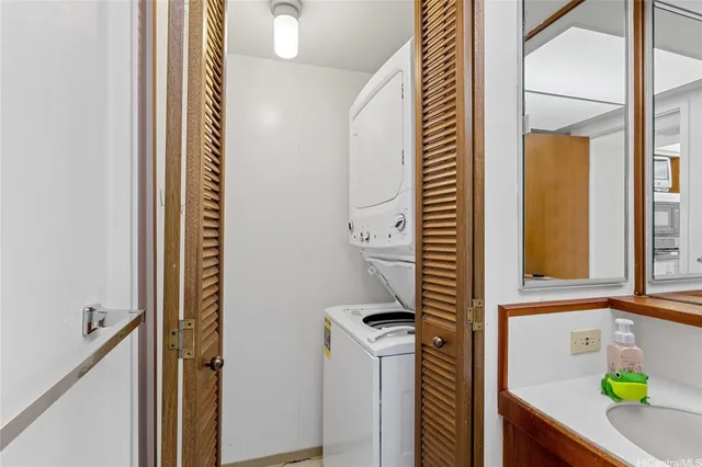 $399,000 | 1040 Lunalilo Street, Unit 706, Honolulu, HI 96822