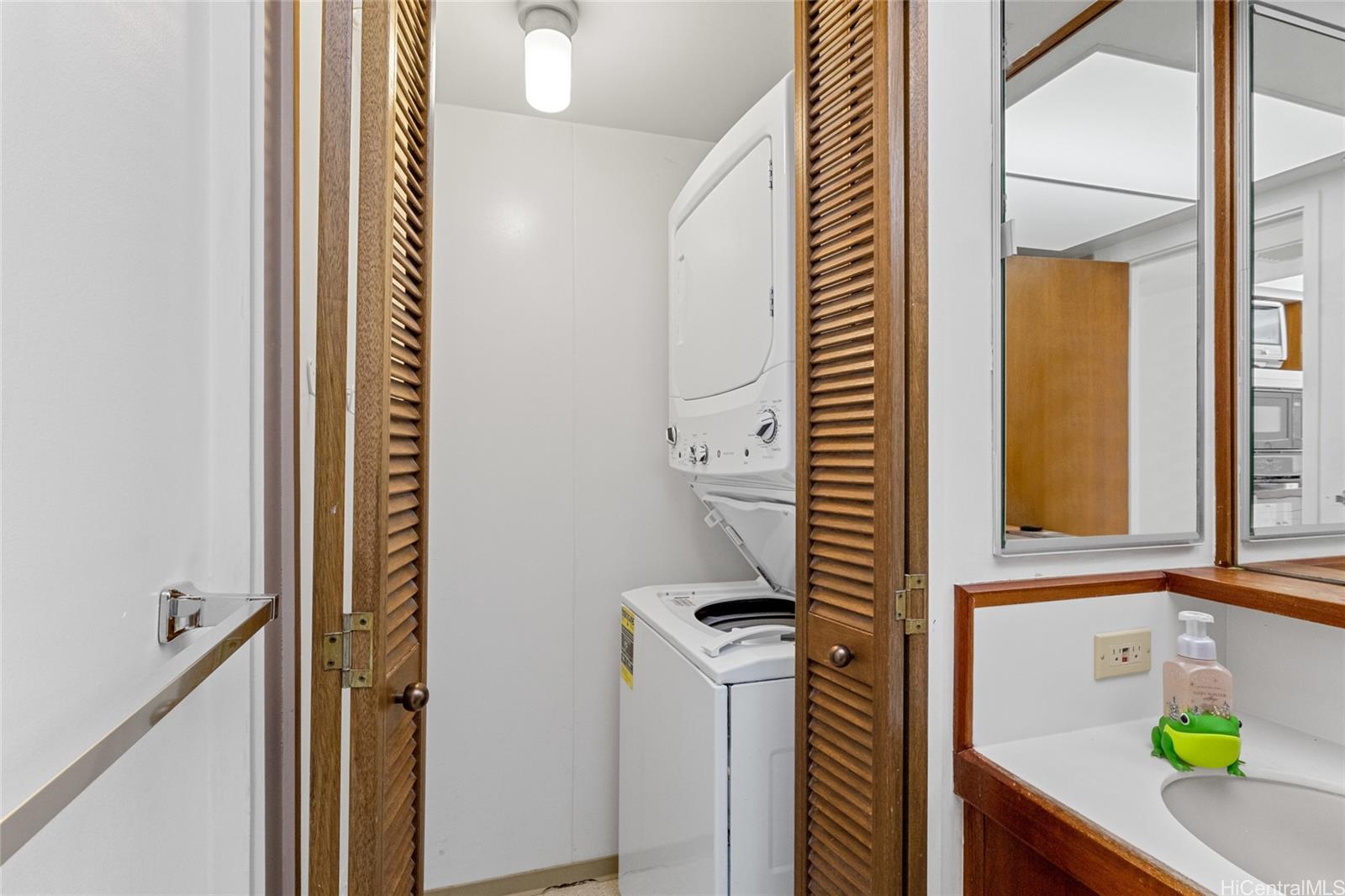 1040 Lunalilo Street, Unit 706 Honolulu, HI 96822 - Photo 6 of 18