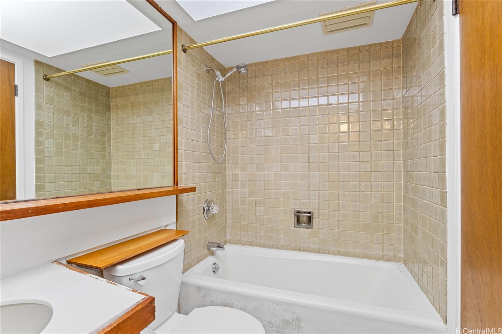 1040 Lunalilo Street, Unit 706 Honolulu, HI 96822 - Photo 8 of 18