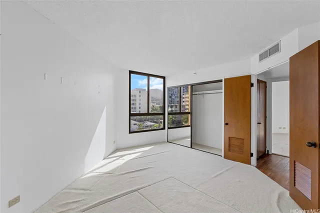 $399,000 | 1040 Lunalilo Street, Unit 706, Honolulu, HI 96822