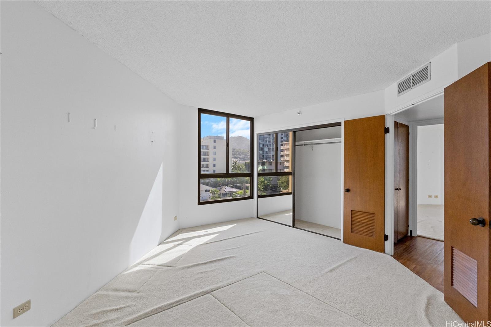 1040 Lunalilo Street, Unit 706 Honolulu, HI 96822 - Photo 10 of 18