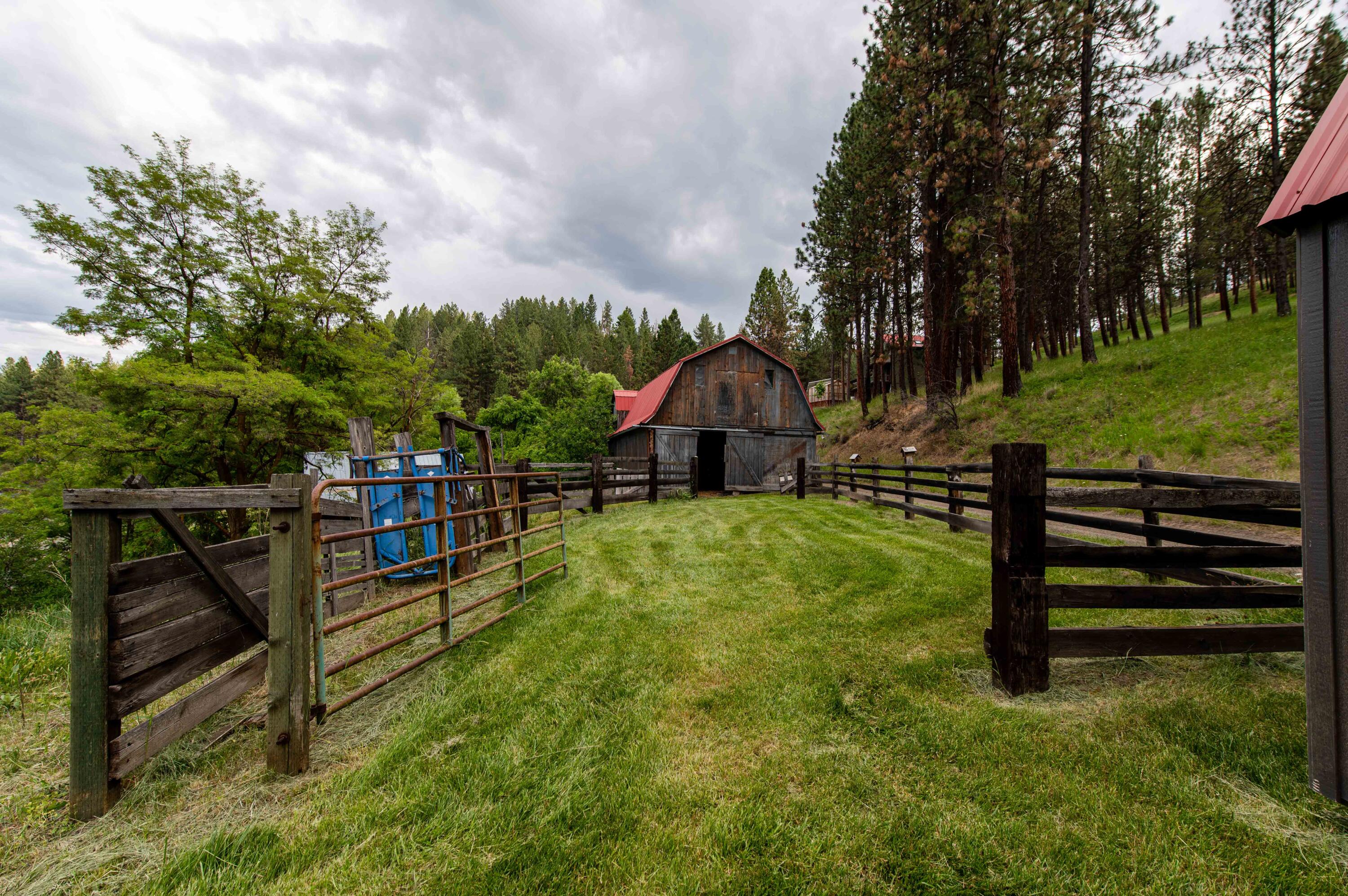 61702 Middle Frk Road Long Creek, OR 97856 - Photo 32 of 45 wood barn rockin' river ranch oregon