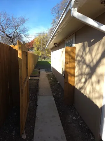 $1,500 | 1135 1/2 Holly Glen Circle, Dallas, TX 75232