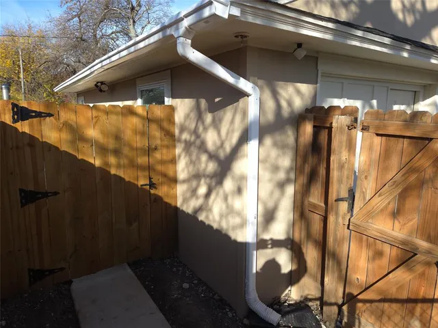 $1,500 | 1135 1/2 Holly Glen Circle, Dallas, TX 75232