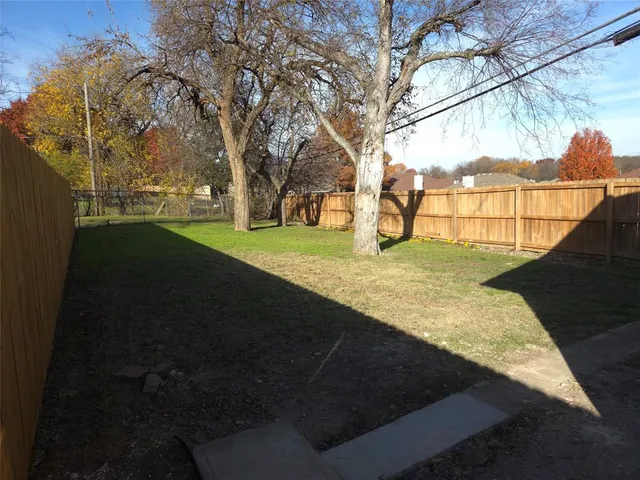 $1,500 | 1135 1/2 Holly Glen Circle, Dallas, TX 75232