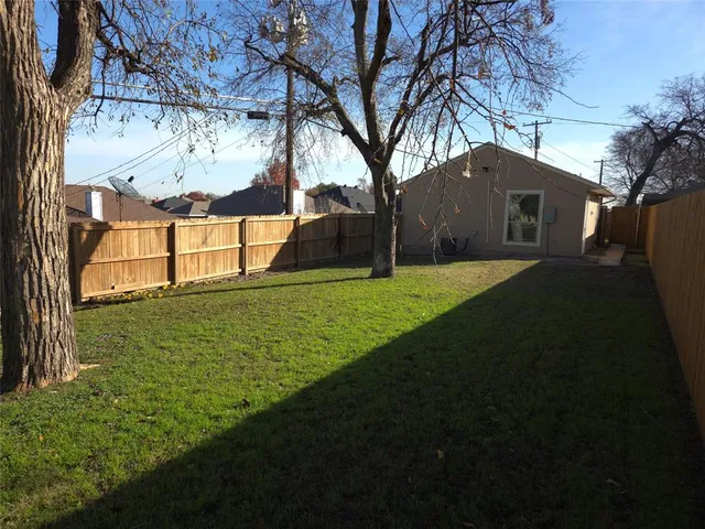 $1,500 | 1135 1/2 Holly Glen Circle, Dallas, TX 75232