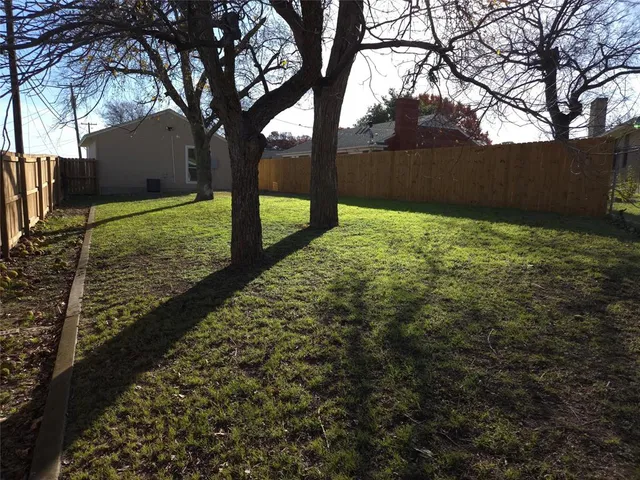 $1,500 | 1135 1/2 Holly Glen Circle, Dallas, TX 75232