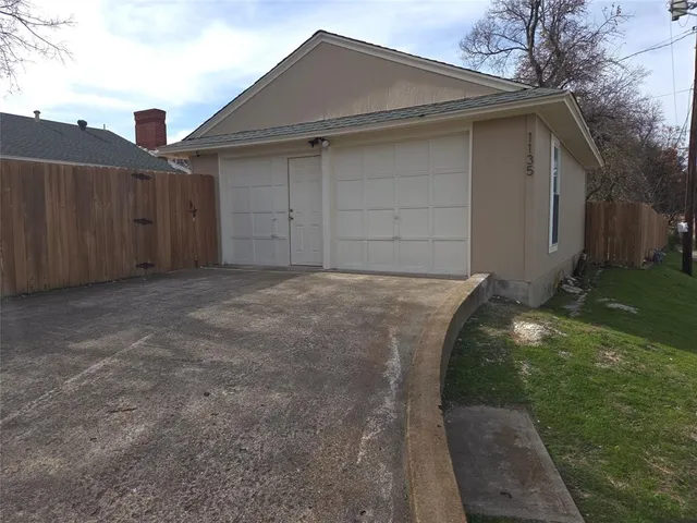$1,500 | 1135 1/2 Holly Glen Circle, Dallas, TX 75232