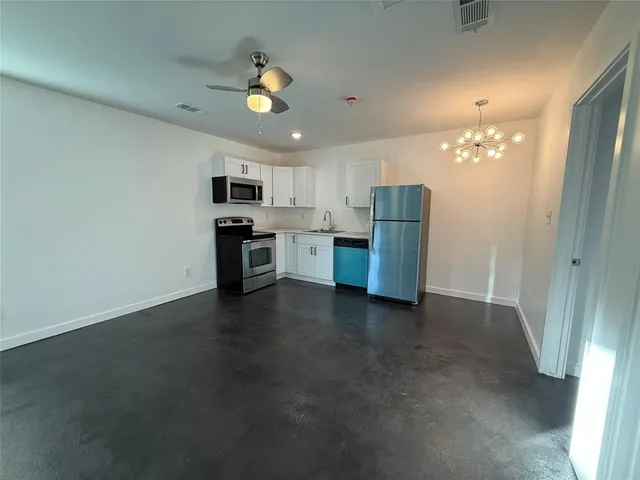 $1,500 | 1135 1/2 Holly Glen Circle, Dallas, TX 75232