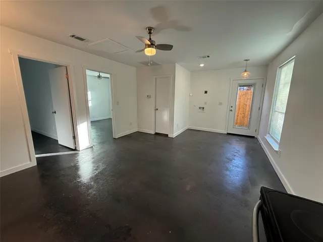 $1,500 | 1135 1/2 Holly Glen Circle, Dallas, TX 75232