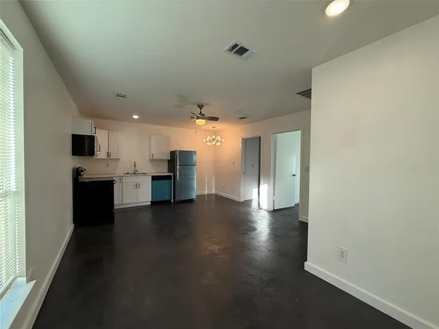 $1,500 | 1135 1/2 Holly Glen Circle, Dallas, TX 75232