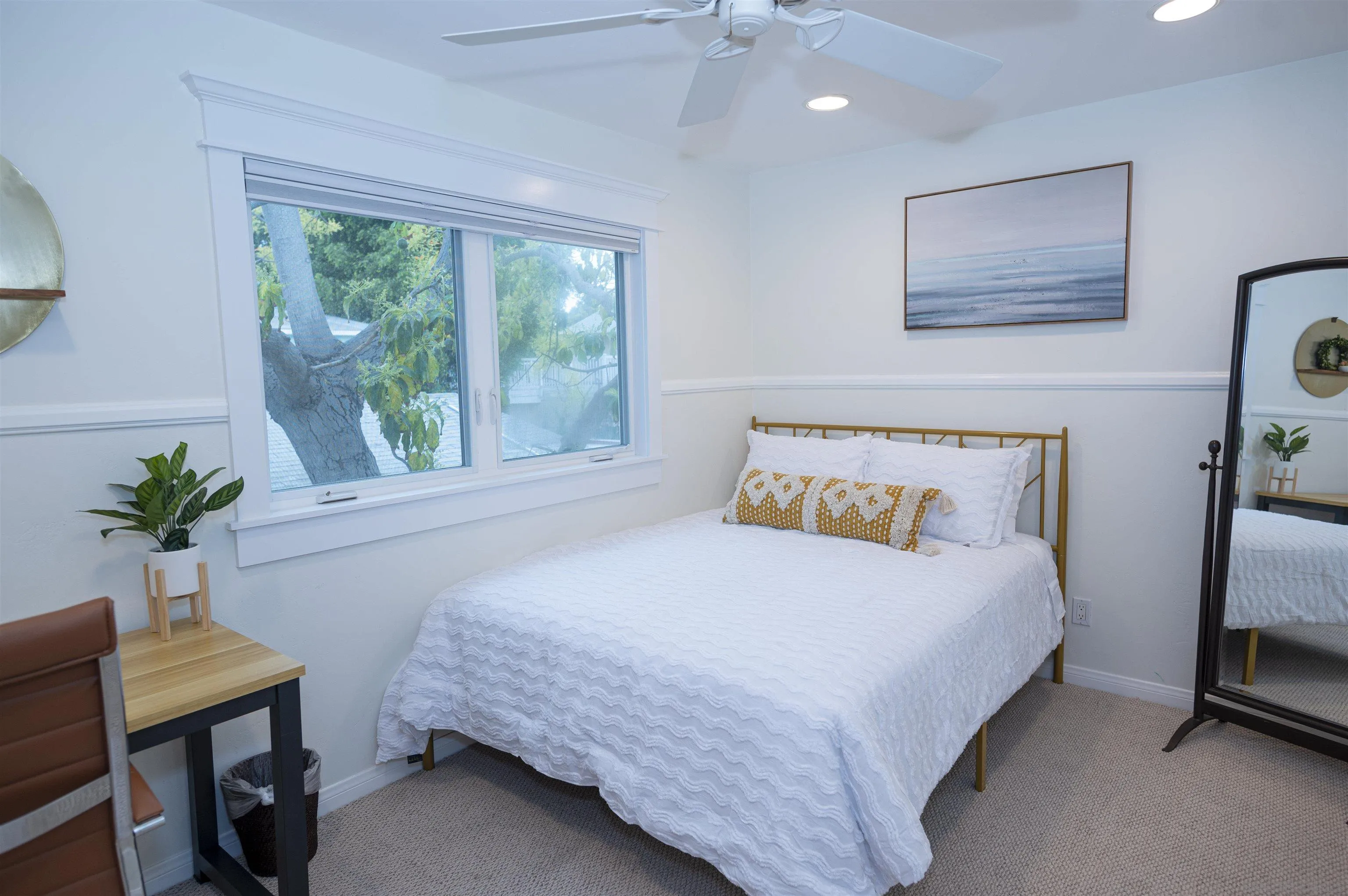 1520 Pendleton Road Coronado, CA 92118 - Photo 21 of 27 a bedroom with a bed table and a window
