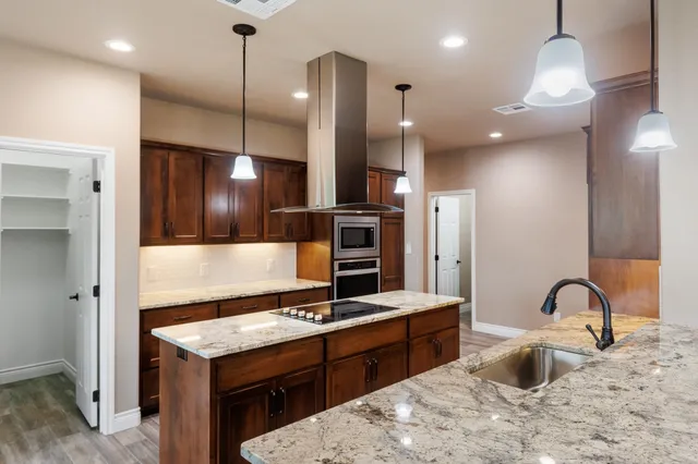 $672,000 | 181 Broadmoor Street, Meadowlakes, TX 78654