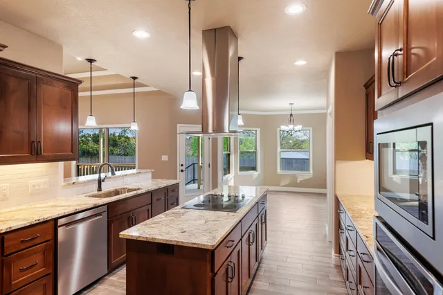 $672,000 | 181 Broadmoor Street, Meadowlakes, TX 78654