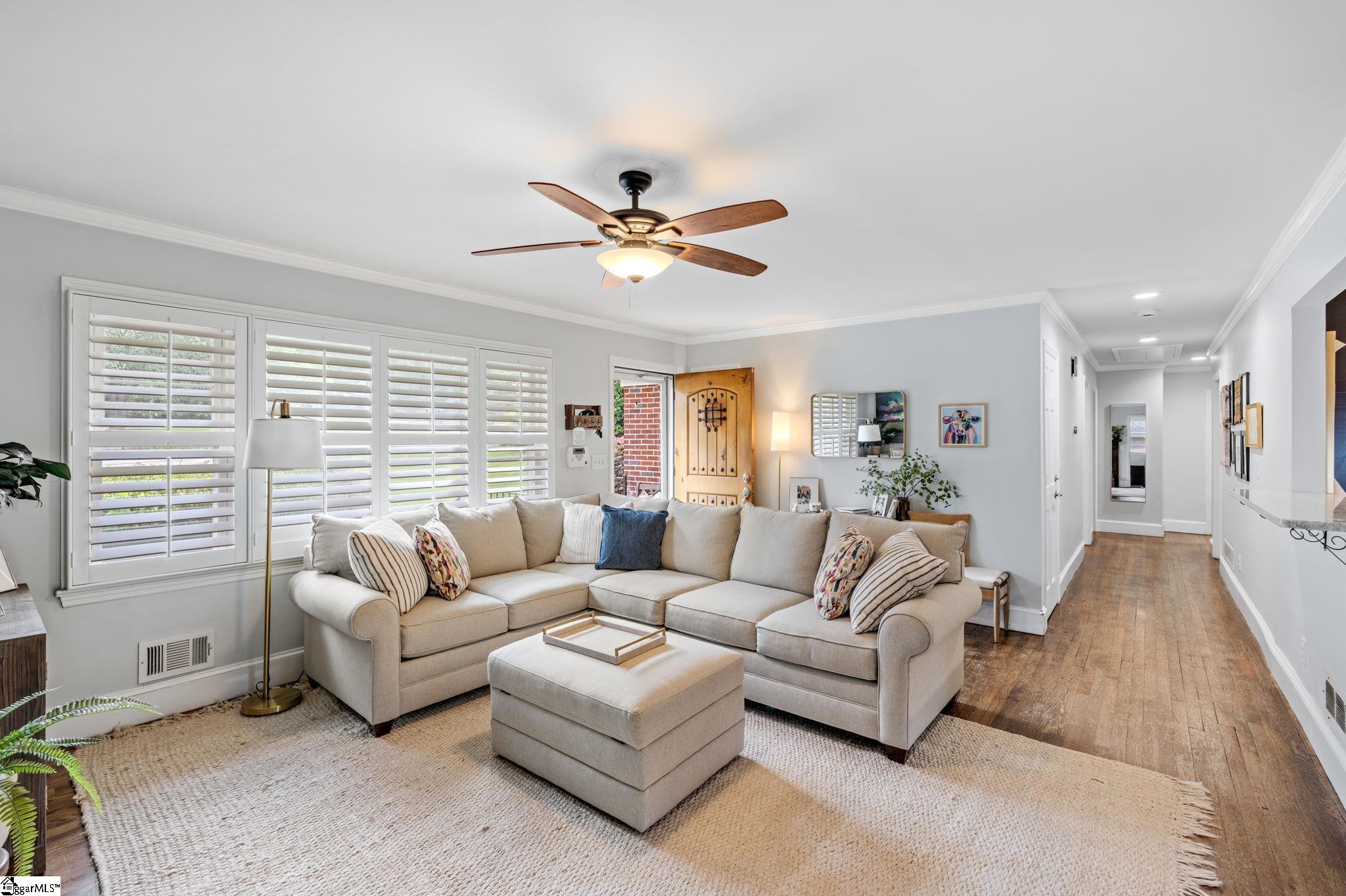 212 Robin Hood Road Greenville, SC 29607 - Photo 8 of 29 Gallery Image 8