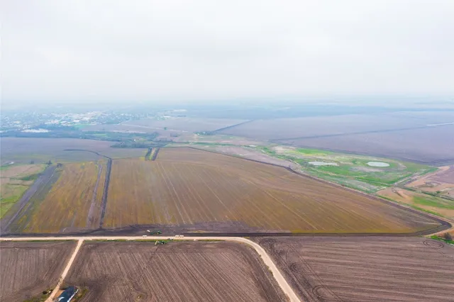 $8,899,999 | 95 & Cr, Granger, TX 76530