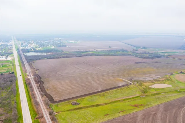 $8,899,999 | 95 & Cr, Granger, TX 76530