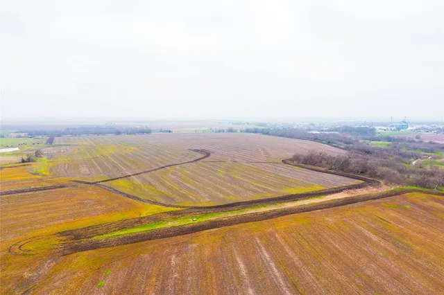 $8,899,999 | 95 & Cr, Granger, TX 76530