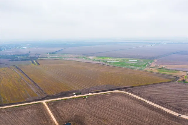 $8,899,999 | 95 & Cr, Granger, TX 76530