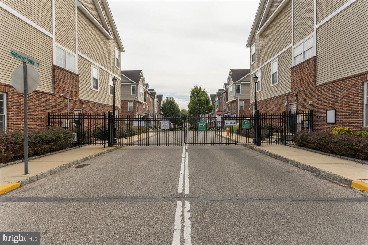 3152 Master Street, Unit 58 Philadelphia, PA 19121 - Photo 19 of 21 Gated community