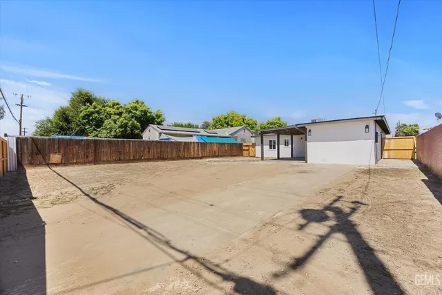 a big room with closet and a yard
